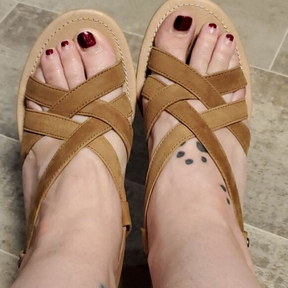 GUC UGG Gaiana Camel Leather Wedges - Picture 3 of 9